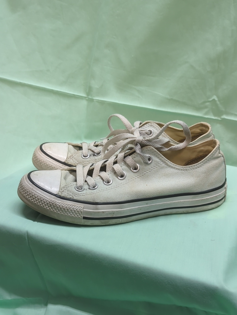 Classic Low-Top Canvas Sneakers in Light Green - Picture 1 of 8